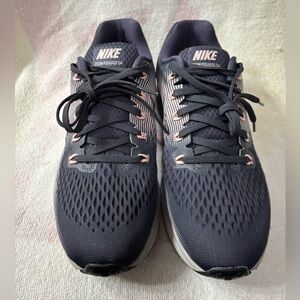 Nike Wmns Air Zoom Pegasus 34
'Gridiron Light Carbon' Dark Gray/Pink Sz 10
